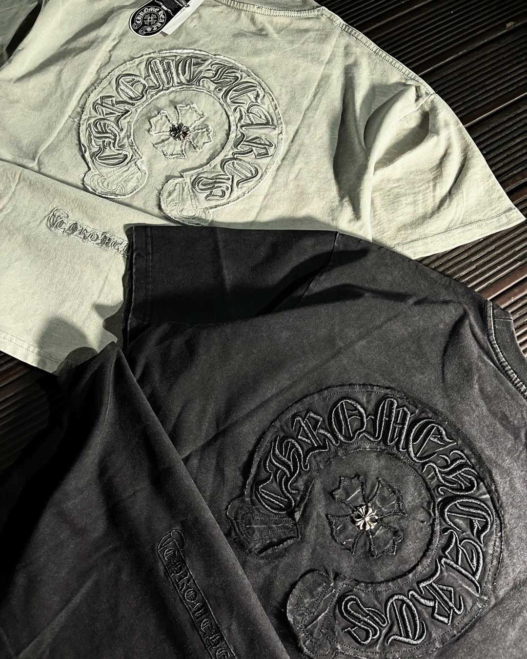 CH Horseshoe distressed tee