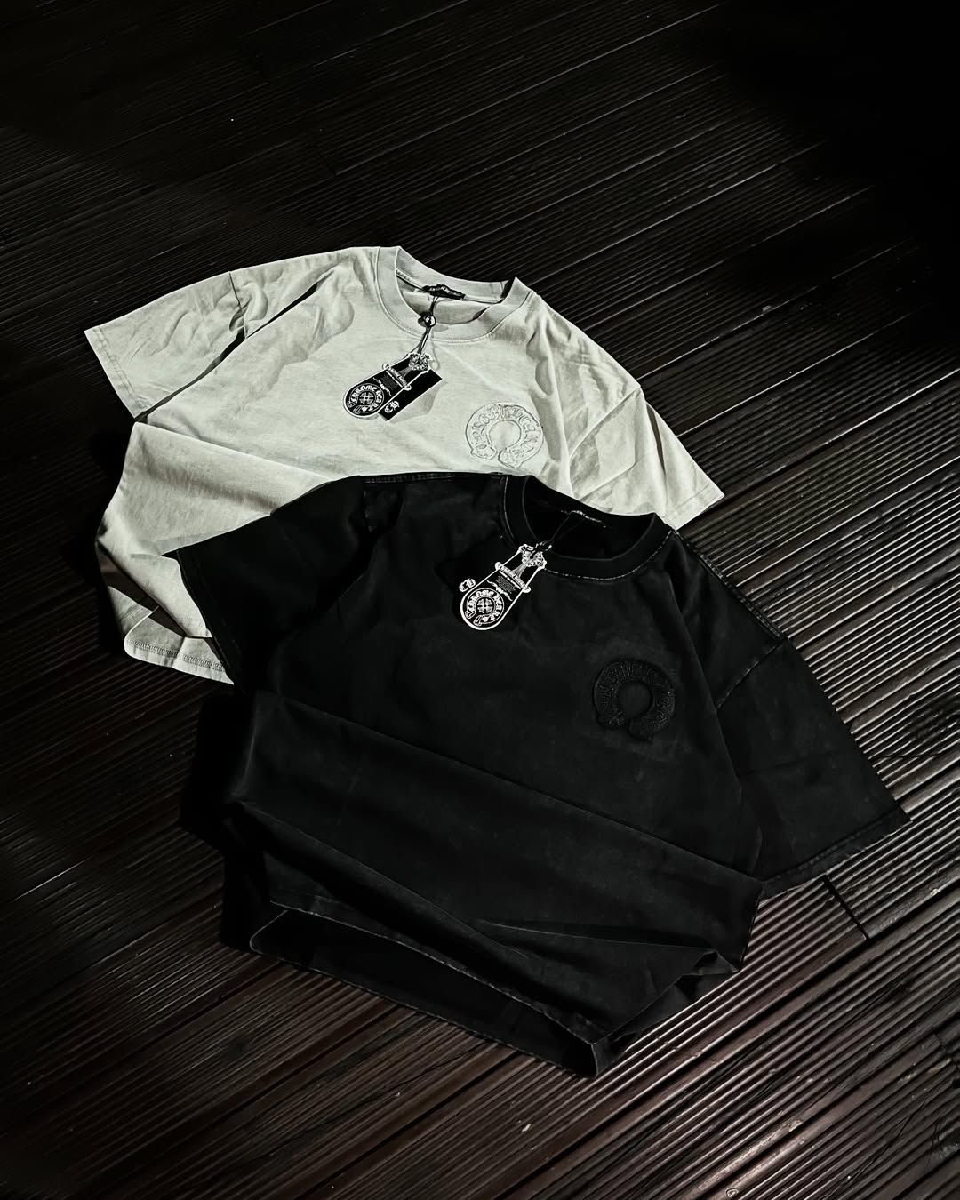 CH Horseshoe distressed tee