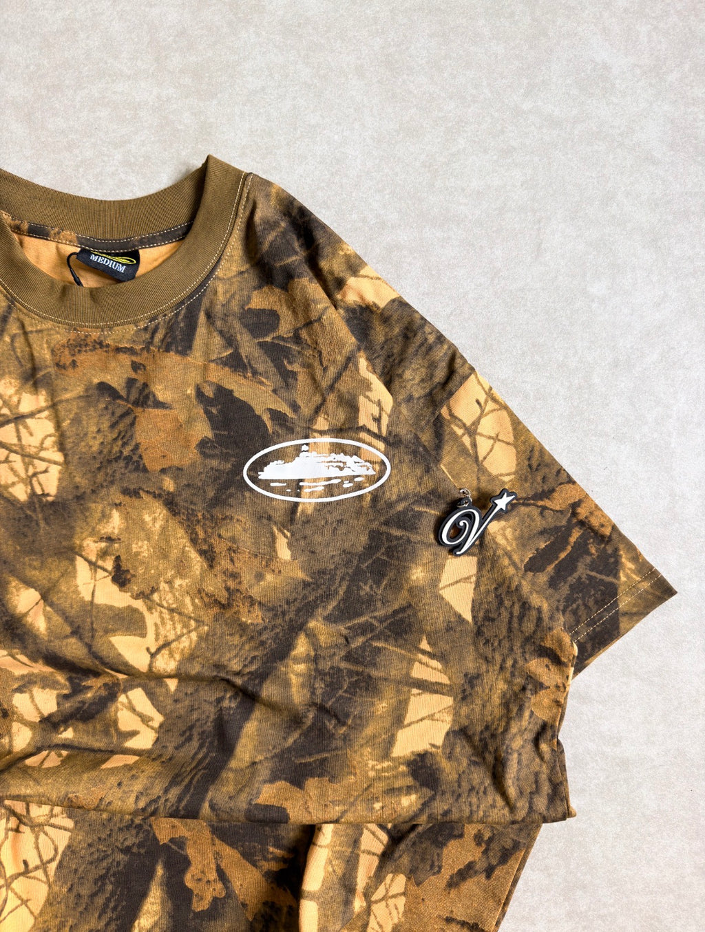 Corteiz Island Tee - MEDIUM (On hand)